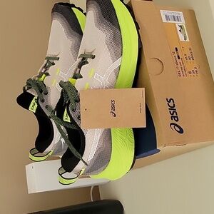 New with tags men's ASICS size 8